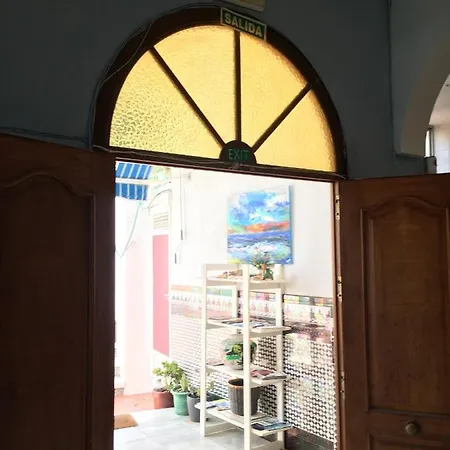 Beach And Center Backpackers Hostel *