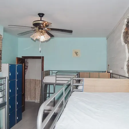 Hostel Beach And Center Backpackers