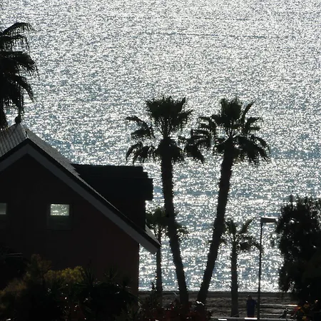 Beach And Center Backpackers Hostel *
